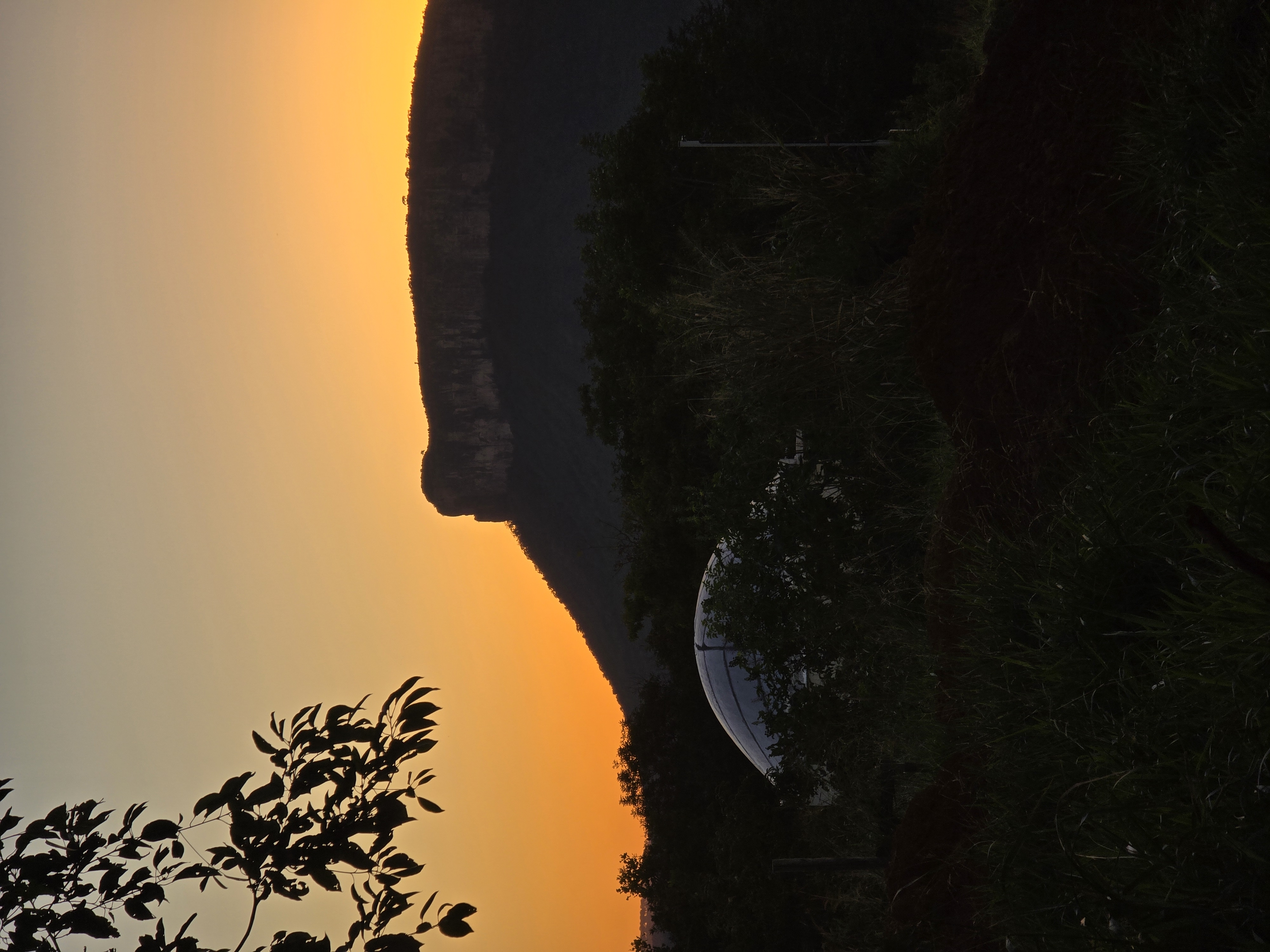 Pôr do sol na estrada